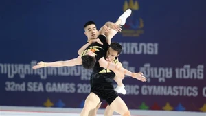 Hoang Gia Thanh Bao, Le Hoang Phong and Nguyen Che Thanh win the trio event with 19.267 points. (Photo: VNA)