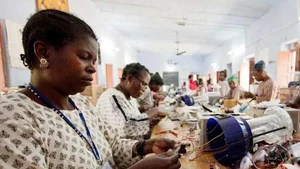 African women learn how to assemble solar power equipment components. (Photo: The United Nations)