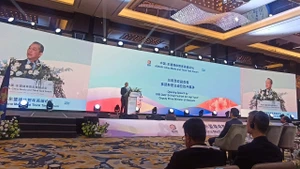 Deputy Prime Minister of Malaysia YAB Dato Sri Haji Fadillah bin Haji Yusof delivers an opening speech at the forum. (Photo: HONG HANH) 