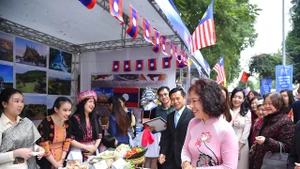 Visitors at the International Food Festival 2023 (Photo: baoquocte.vn)