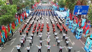 A mass dance performance by students. (Source: Ho Chi Minh City Party Organisation's portal)