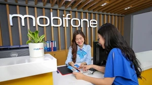 Customers conduct procedures at Mobifone.