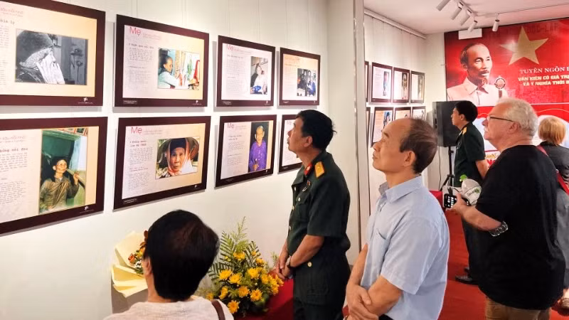 Photo exhibition in tribute to legendary Vietnamese mothers