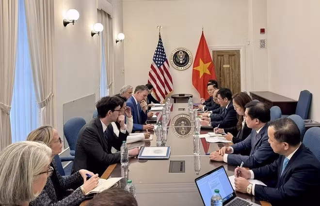 The meeting between Minister of Industry and Trade Nguyen Hong Dien and US Trade Representative Jamieson Greer in Washington D.C. on May 21 (Photo: VNA)