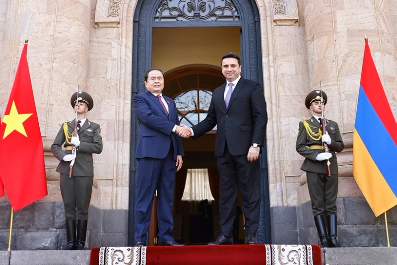 NA Chairman Tran Thanh Man (L) and President of Armenian NA Alen Simonyan (Photo: VNA)