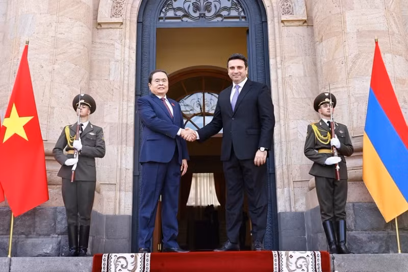 NA Chairman Tran Thanh Man (L) and President of Armenian NA Alen Simonyan (Photo: VNA)