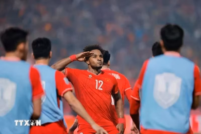 Nguyen Xuan Son shines in the first leg of the 2024 ASEAN Championship final. (Photo: VNA)