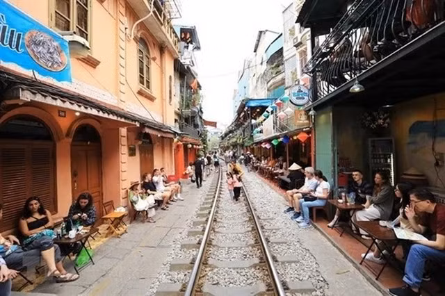 Coffee shops are densely packed on both sides of the railway in the area known as 'train street'. (Photo: VNA)