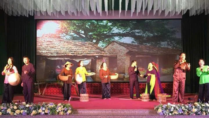 A meeting of the Nghe Tinh Vi-Giam folk singing club in Hung Tan Commune and clubs of Hung Nguyen District, Nghe An Province.
