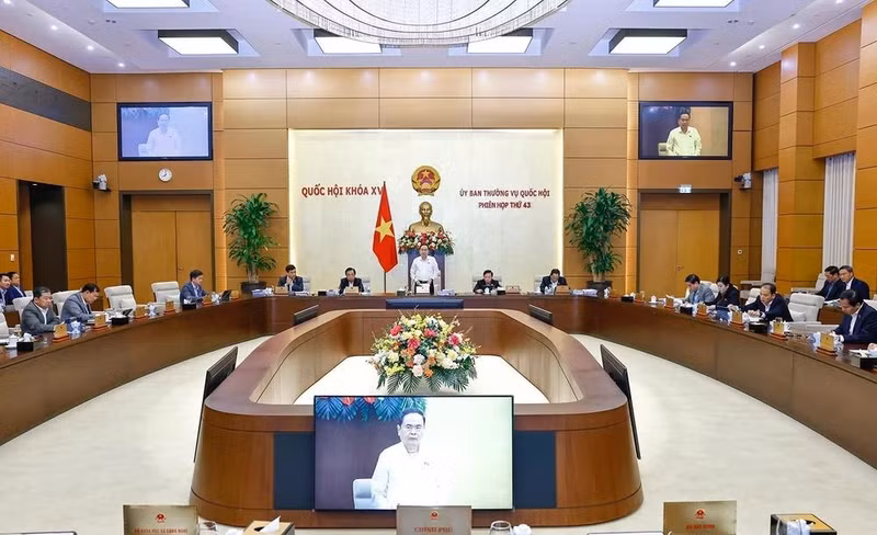 NA Chairman Tran Thanh Man speaks at the 43rd session of the NA Standing Committee on March 10. (Photo: VNA)