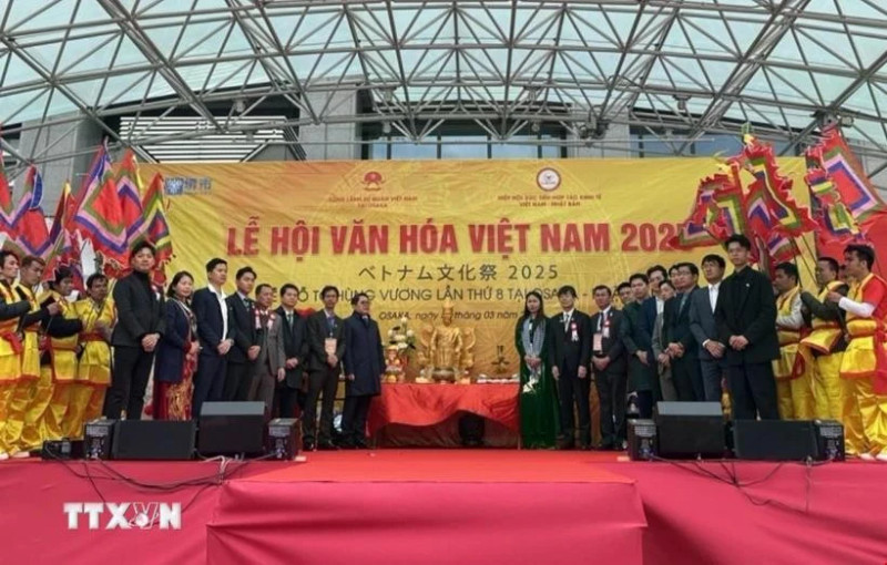 The 8th reenactment of the Hung Kings' Death Anniversary ceremony organised at the Vietnam Culture Festival 2025 in Osaka. (Photo: VNA)