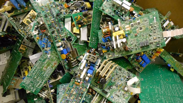 Microchips and electronic circuit boards from old, broken electrical and electronic devices pose a potential risk of environmental pollution.