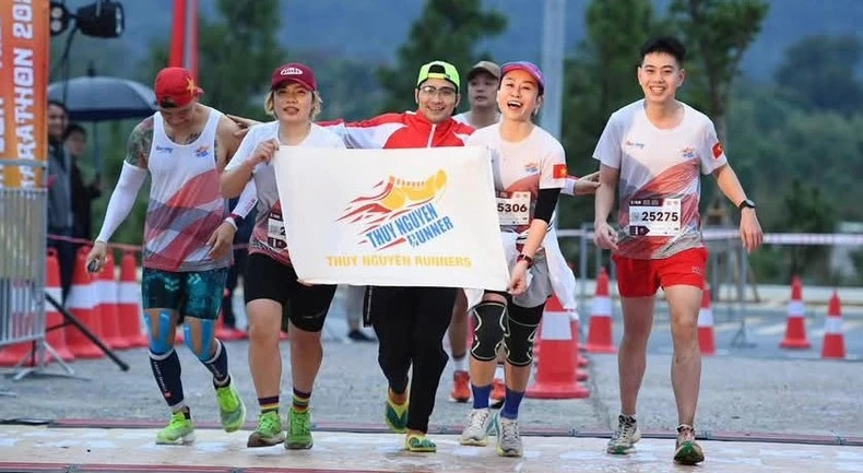 Over 1,000 runners join “Journey to connect Con Son-Kiep Bac heritage” marathon.
