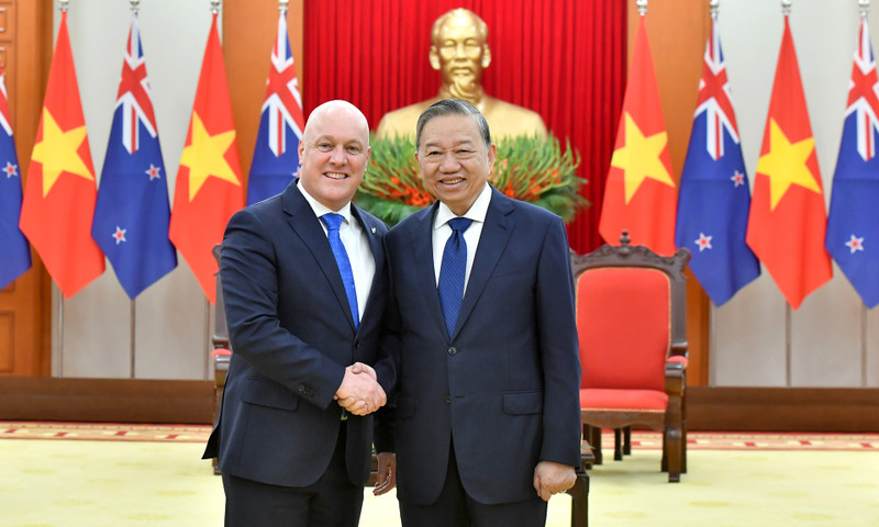 Party General Secretary To Lam (right) and New Zealand Prime Minister and Leader of the New Zealand National Party Christopher Luxon. (Photo: NDO)