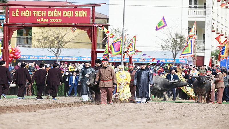 The festival is a ceremony of the King ploughing to encourage people to take care of farming and agricultural development.