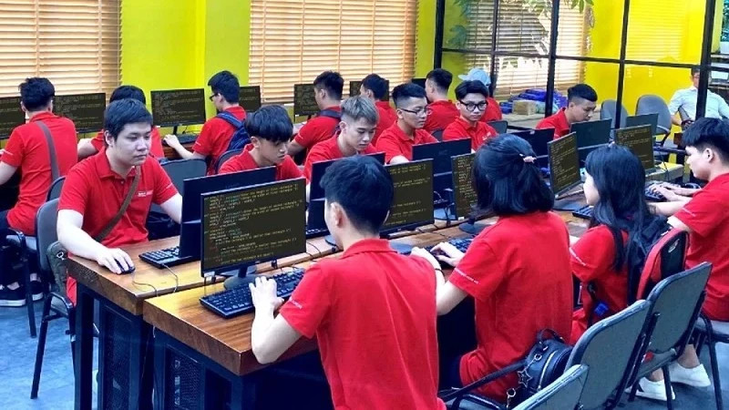 Aptech students are guided to do real projects.