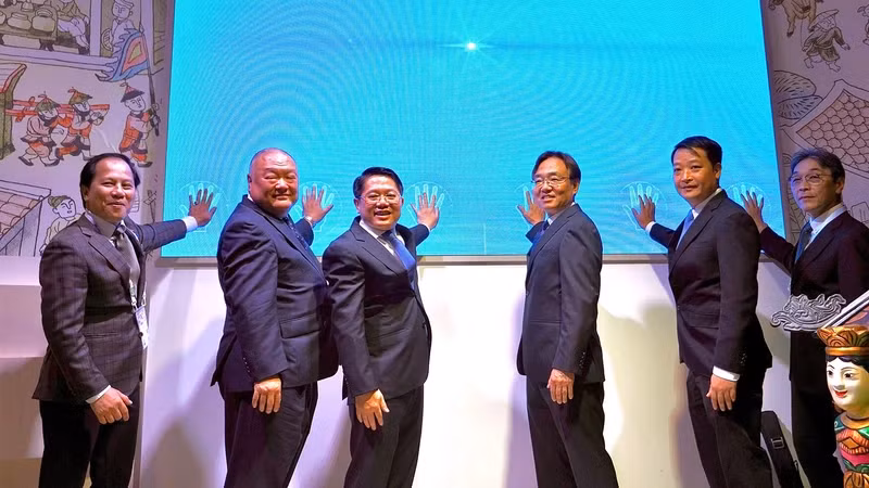 Delegates perform the opening ceremony of the Week. (Photo courtesy of the Department of International Cooperation)