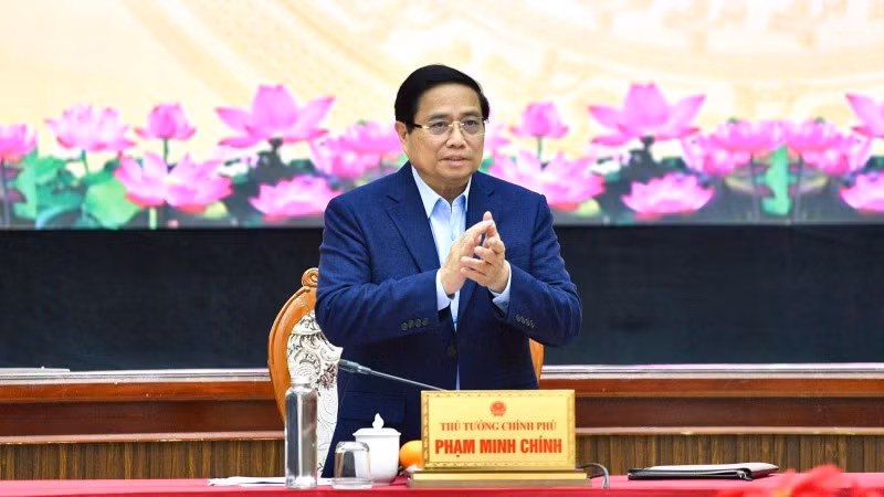 Prime Minister Pham Minh Chinh chairs the meeting with leaders of Quang Nam province on February 8, 2025. (Photo: NDO)