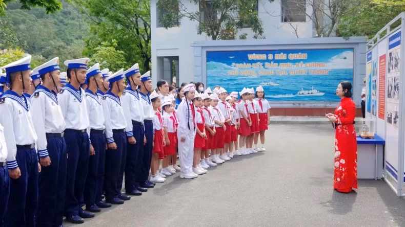 Exhibition spotlights the heroic Vietnam People’s Navy and its 70-year journey to protect the sea
