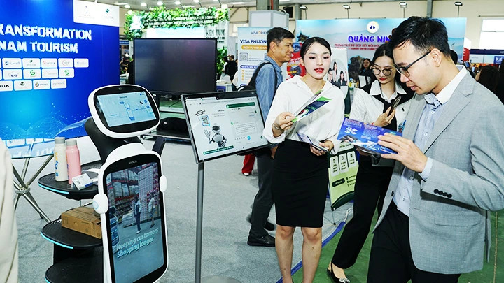 Artificial intelligence has quickly entered life and effectively supported businesses. (Photo: Nam Anh)