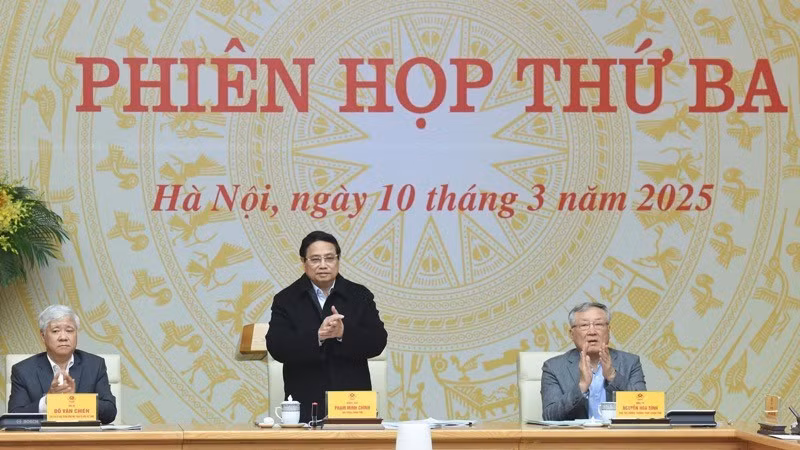 Prime Minister Pham Minh Chinh chairs the third meeting of the Central Steering Committee for the Elimination of Temporary and Dilapidated Houses on March 10. (Photo: NDO)