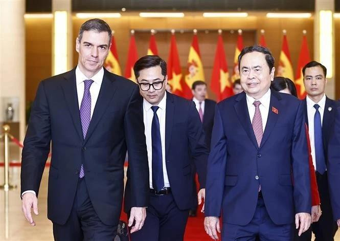 National Assembly Chairman Tran Thanh Man (right) and Spanish Prime Minister Pedro Sánchez. (Photo: VNA)