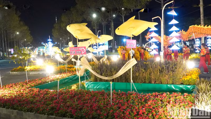 A series of large and small scenes are delicately designed and imbued with the cultural essence of interweaving tradition and modernity in the Land of Pink Lotus.