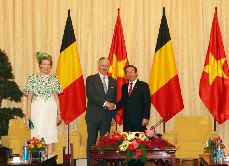 Secretary of the Ho Chi Minh City Party Committee Nguyen Van Nen (R) receives King Philippe and Queen Mathilde of Belgium. (Photo: VNA)