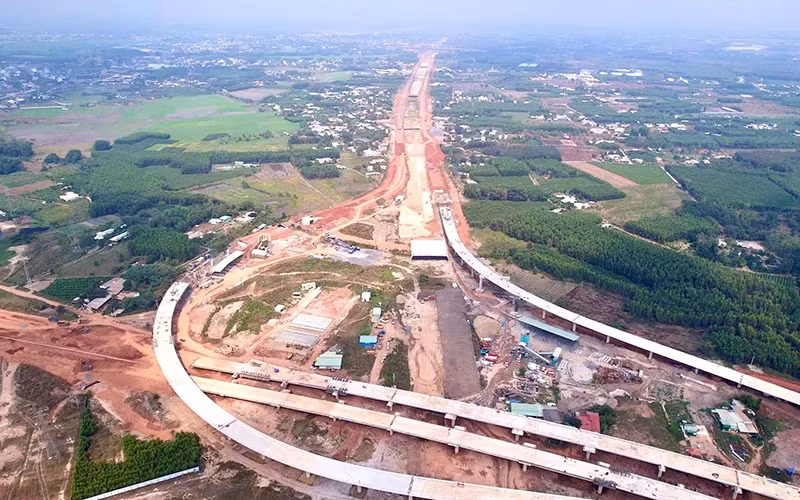 T1 and T2 roads connecting Long Thanh airport are being urgently constructed.