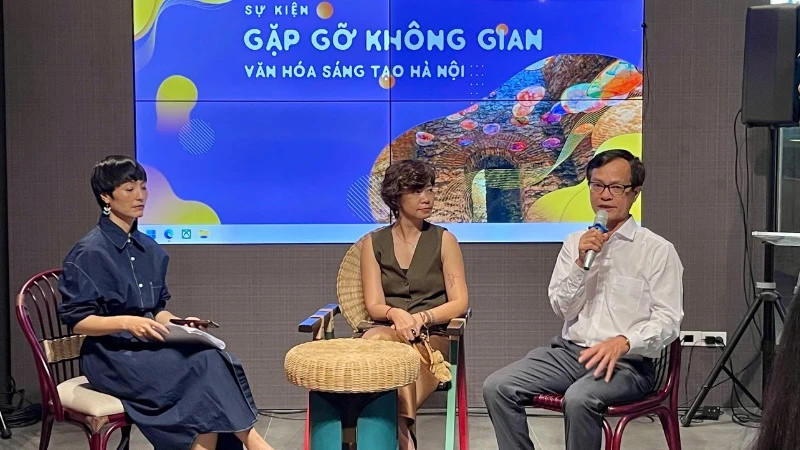 Delegates discuss the need to form a network of creative cultural spaces.