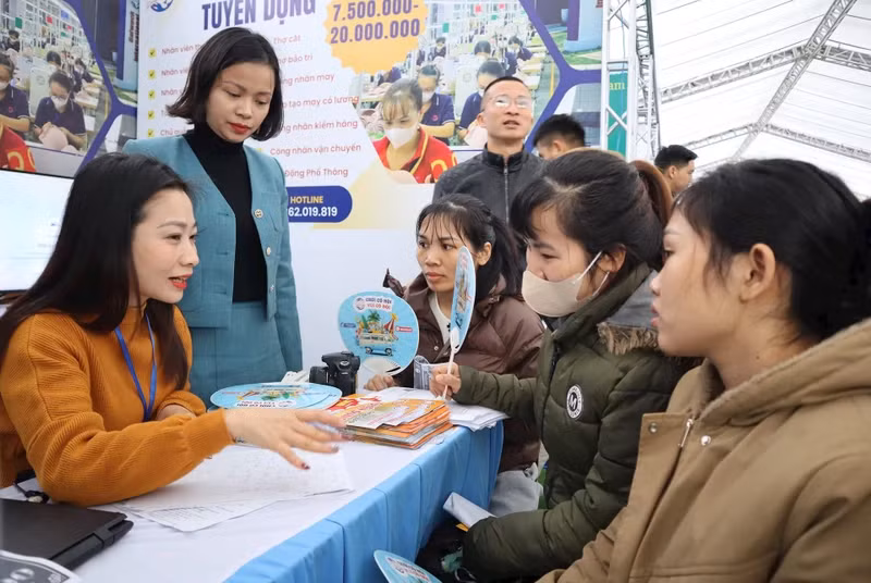 Businesses at VSIP Nghe An Industrial Park looking for workers at the Job Fair held right after the Lunar New Year 2025.