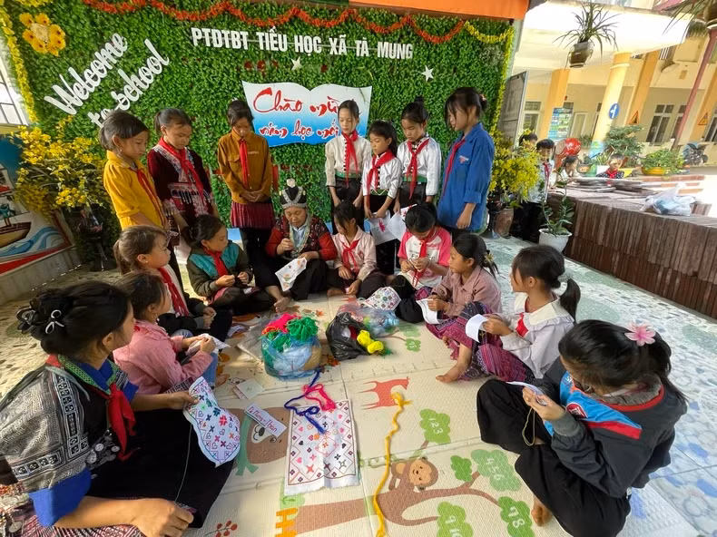 Model of cultural preservation in schools at Ta Mung Primary Boarding School for Ethnic Minorities. (Photo: Tran Tuan)