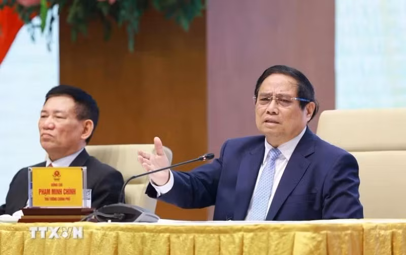 Prime Minister Pham Minh Chinh speaks at the meeting with SOEs in Hanoi on April 15. (Photo: VNA)