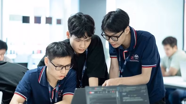 Students of the Academy of Posts and Telecommunications Technology