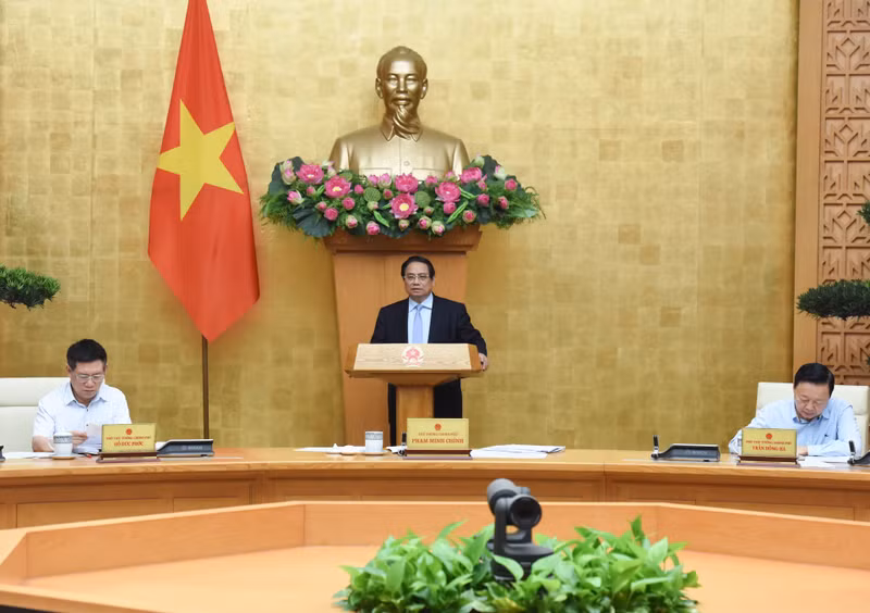 Prime Minister Pham Minh Chinh chairs a thematic Government session on law-building.