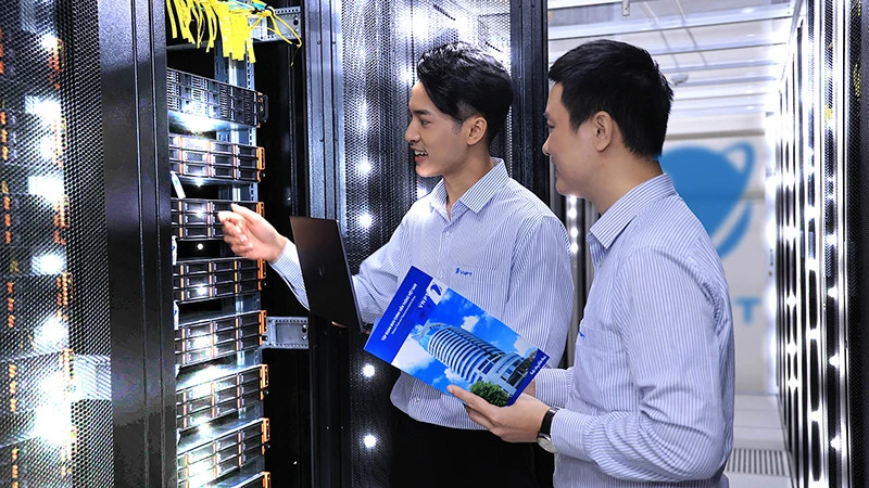 Employees of the Vietnam Posts and Telecommunications Group. (Photo: nhandan.vn)