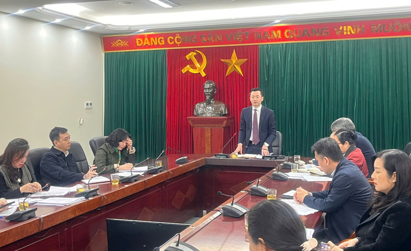 Deputy Director of Hanoi Department of Culture and Sports Pham Xuan Tai speaks at the session. (Photo: hanoimoi.vn)