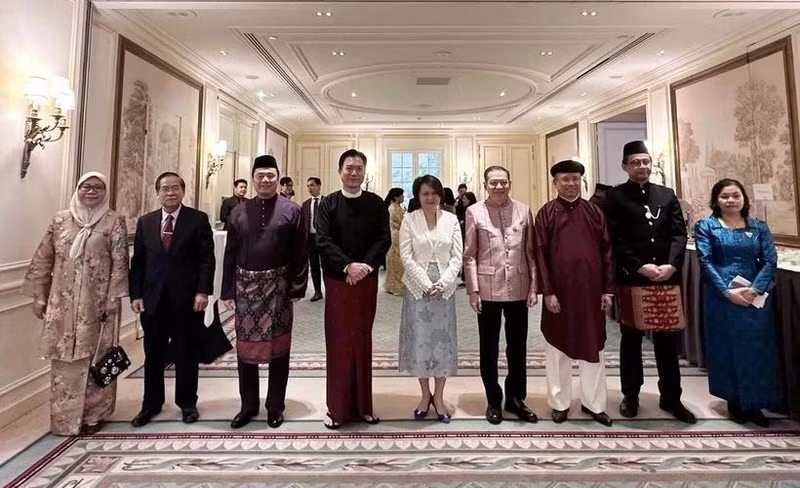 Ambassadors at the event (Photo : VNA)