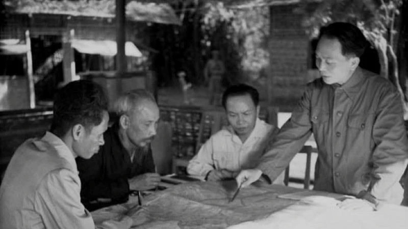 President Ho Chi Minh, General Vo Nguyen Giap and other Party and State leaders discussed plans to launch the Dien Bien Phu Campaign (1954). (File photo: VNA)
