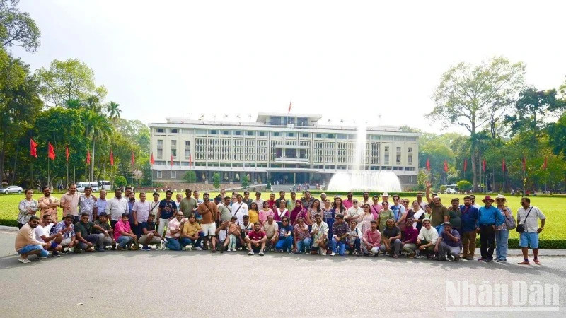 International tourists visit Independence Palace.