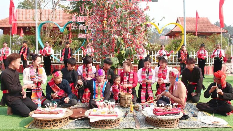 The ritual part of the Het Cha Festival with rituals imbued with the beliefs of the White Thai ethnic group.