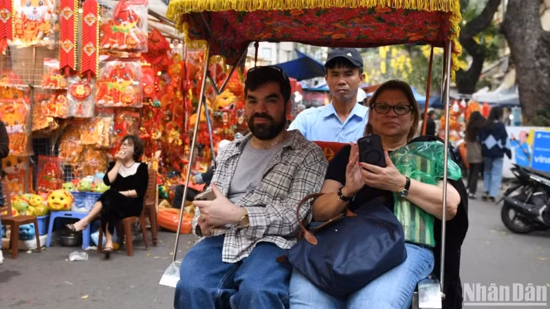 About 1.9 million international arrivals came to Vietnam in February, about 90% of the previous month’s figure. (Photo: Thanh Dat)