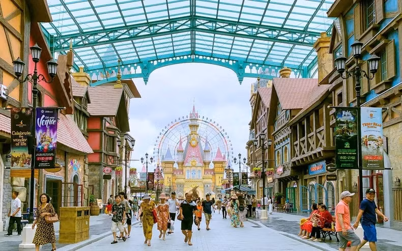1 in 8 Vietnamese tourists (14%) want to visit an amusement park by 2025. (Photo: iStock - HuyNguyenSG)
