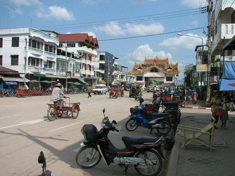 A corner of Myawaddy, Myanmar. Source: wiki