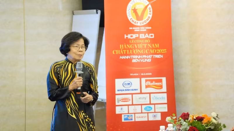 Chairwoman of the Vietnam High-Quality Goods Business Association Vu Kim Hanh speaks a recently held business networking event.