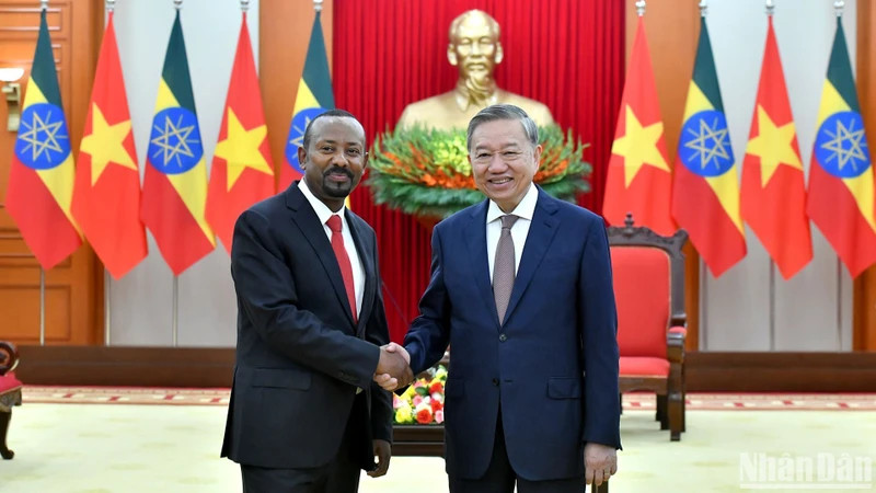 Party General Secretary To Lam (R) receives Abiy Ahmed Ali, Ethiopian Prime Minister and President of the Prosperity Party (Photo: NDO)