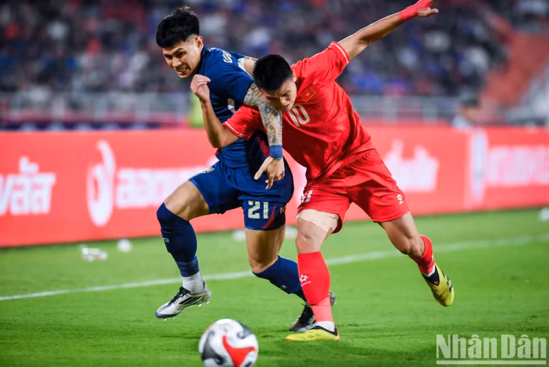 The match started with tension.