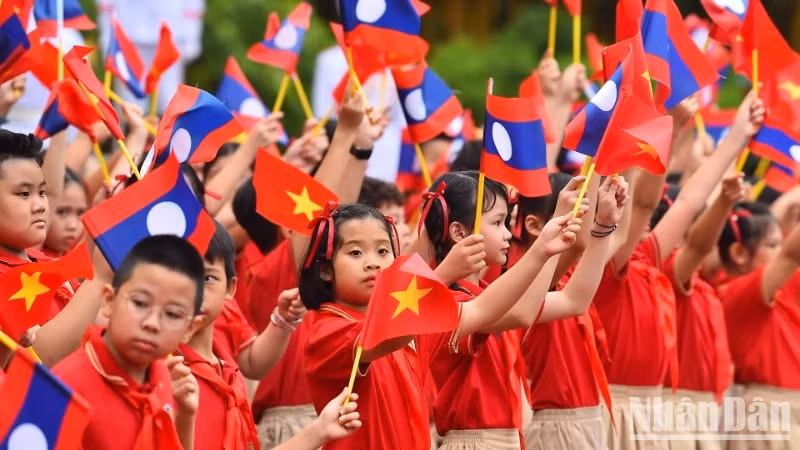 Vietnam and Laos enjoy numerous similarities and interactions in economic, cultural, social, and political spheres. (Photo: Thuy Nguyen)