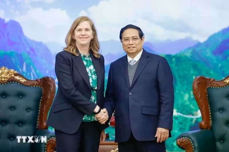 Prime Minister Pham Minh Chinh meets with Lynn Maxwell, Global Chief Commercial Officer at S&P Global Ratings, in Hanoi on February 26 (Photo: VNA)