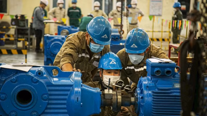 Engineers of Hoa Phat Steel Company install equipment and machinery for the steel production line.